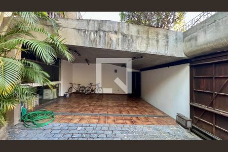 Garagem de casa à venda com 5 quartos, 592m² em Vila Ida, São Paulo