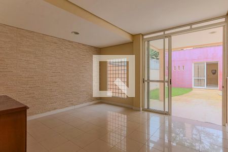 Casa à venda com 329m², 4 quartos e 3 vagasSala