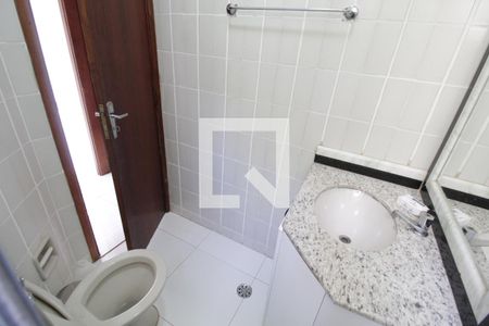 Banheiro Social de apartamento para alugar com 1 quarto, 45m² em Santa Mônica, Uberlândia