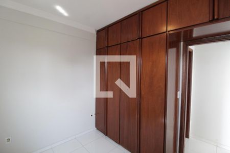 Quarto de apartamento para alugar com 1 quarto, 45m² em Santa Mônica, Uberlândia