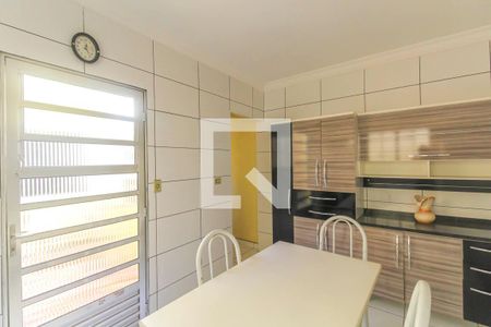 Casa à venda com 200m², 3 quartos e 2 vagas Casa à venda com 200m², 3 quartos e 2 vagasCozinha 1