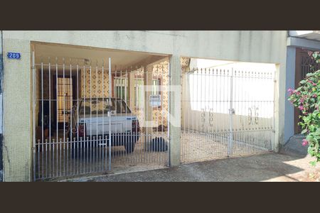 Casa à venda com 200m², 3 quartos e 2 vagas Casa à venda com 200m², 3 quartos e 2 vagasFachada