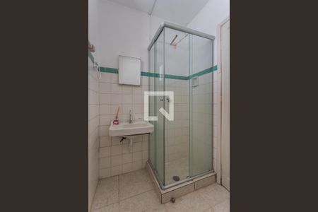 Banheiro de kitnet/studio para alugar com 1 quarto, 29m² em Floresta, Porto Alegre