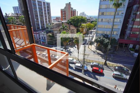 Sala - Vista de apartamento à venda com 2 quartos, 71m² em Independência, Porto Alegre