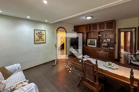 Sala de casa à venda com 3 quartos, 360m² em Serrano, Belo Horizonte