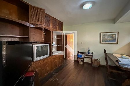 Sala de casa à venda com 3 quartos, 360m² em Serrano, Belo Horizonte