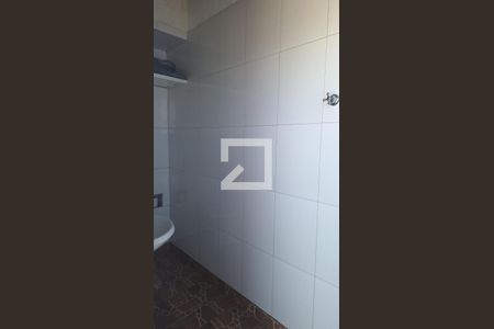 Banheiro de casa para alugar com 3 quartos, 110m² em Jardim Luciana, Itaquaquecetuba