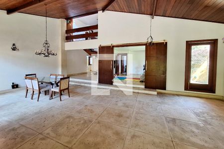 Sala de casa de condomínio à venda com 6 quartos, 480m² em Vila Progresso, Niterói