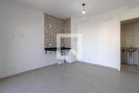 sala , quarto e cozinha comprtilhadas de apartamento à venda com 1 quarto, 28m² em Vila Gumercindo, São Paulo