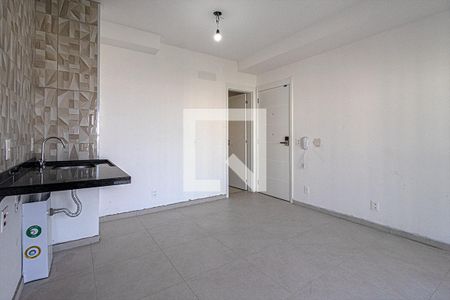 sala , quarto e cozinha comprtilhadas de apartamento à venda com 1 quarto, 28m² em Vila Gumercindo, São Paulo