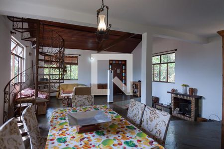 sala de casa de condomínio à venda com 4 quartos, 270m² em Retiro do Chalé, Brumadinho