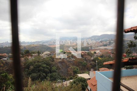 Vista Quarto 1 de casa à venda com 2 quartos, 180m² em Milionários, Belo Horizonte