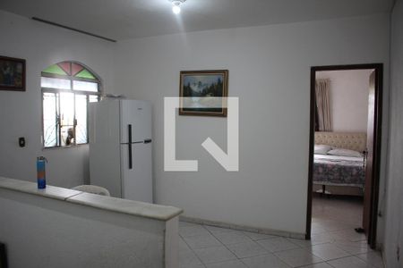 Sala de casa à venda com 2 quartos, 180m² em Milionários, Belo Horizonte