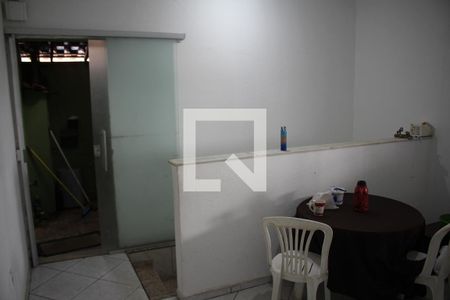 Sala de casa à venda com 2 quartos, 180m² em Milionários, Belo Horizonte