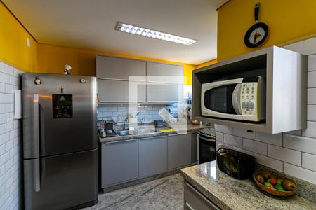 Cozinha de apartamento à venda com 3 quartos, 110m² em Vila Paris, Belo Horizonte