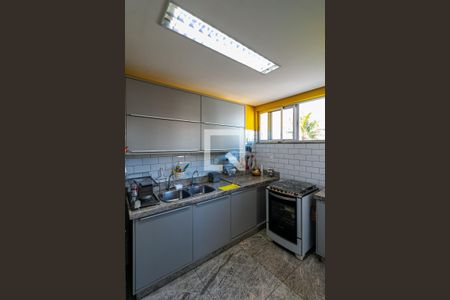 Cozinha de apartamento à venda com 3 quartos, 110m² em Vila Paris, Belo Horizonte