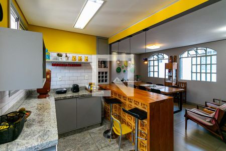 Cozinha de apartamento à venda com 3 quartos, 110m² em Vila Paris, Belo Horizonte