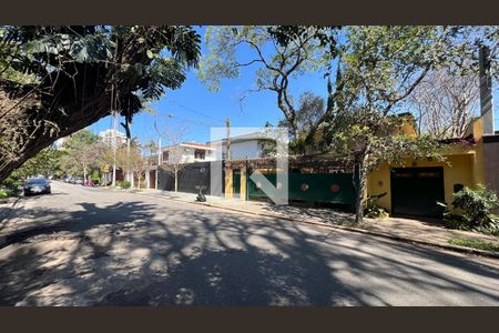 Fachada de casa à venda com 3 quartos, 320m² em Alto de Pinheiros, São Paulo