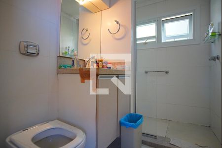 Banheiro da Suíte de apartamento à venda com 3 quartos, 90m² em Petrópolis, Porto Alegre