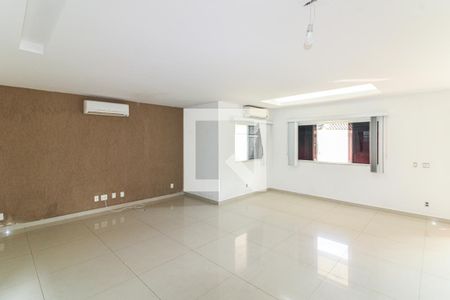 Sala de casa de condomínio à venda com 3 quartos, 200m² em Vargem Pequena, Rio de Janeiro