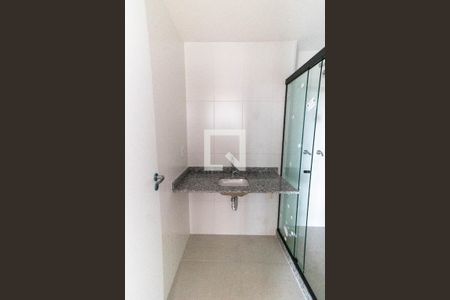 Banheiro de kitnet/studio para alugar com 1 quarto, 39m² em Ingá, Niterói