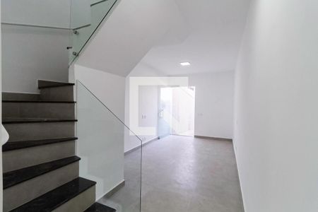 Casa à venda com 70m², 2 quartos e 2 vagasSala