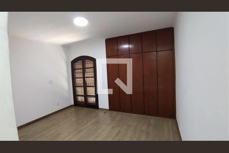 Casa à venda com 3 quartos, 134m² em Santa Maria, Santo André