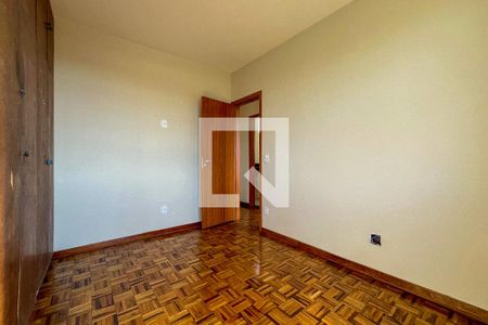 Quarto  de apartamento à venda com 2 quartos, 60m² em Serrano, Belo Horizonte