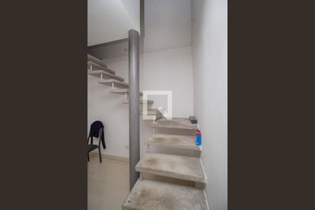 Escada de casa à venda com 3 quartos, 165m² em Vila Pereira Cerca, São Paulo