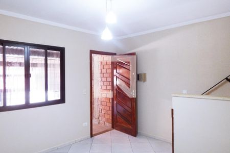 Sala de casa de condomínio para alugar com 2 quartos, 70m² em Vila Voturuá, São Vicente