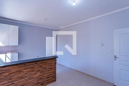 Sala e cozinha de casa para alugar com 1 quarto, 40m² em Vila Sao Vicente, São Paulo