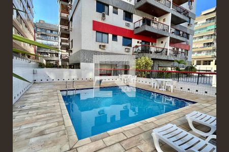Apartamento à venda com 146m², 3 quartos e 2 vagas Apartamento à venda com 146m², 3 quartos e 2 vagasÁrea comum - Piscina