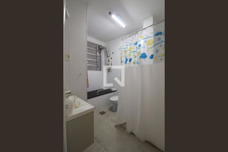 Banheiro social 1 de apartamento à venda com 3 quartos, 150m² em Copacabana, Rio de Janeiro