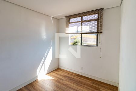 Quarto 1 de apartamento para alugar com 2 quartos, 49m² em Santa Maria, Belo Horizonte