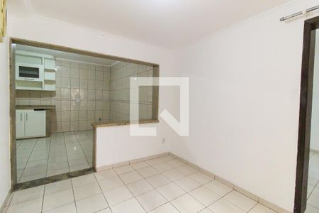 Sala 1 de casa para alugar com 2 quartos, 50m² em Jardim Mimar, São Paulo