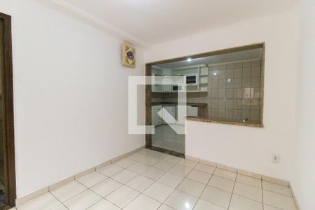 Sala 1 de casa para alugar com 2 quartos, 50m² em Jardim Mimar, São Paulo