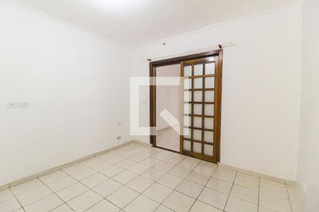 Quarto 1 de casa para alugar com 2 quartos, 50m² em Jardim Mimar, São Paulo