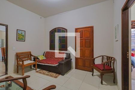 Sala de casa à venda com 5 quartos, 162m² em Floresta, Belo Horizonte