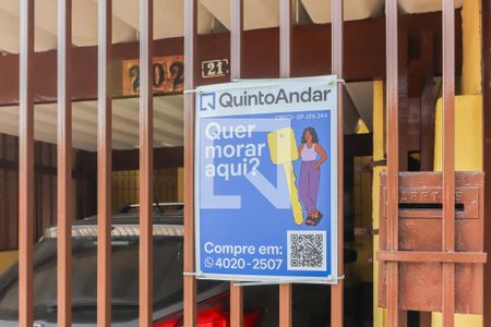 Casa à venda com 146m², 3 quartos e 2 vagas Casa à venda com 146m², 3 quartos e 2 vagasFachada