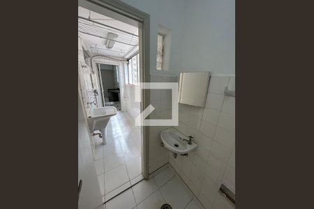 banheiro da lavanderia de apartamento para alugar com 3 quartos, 89m² em Pompeia, São Paulo