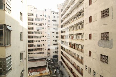 Vista da suíte  de apartamento à venda com 2 quartos, 60m² em Copacabana, Rio de Janeiro