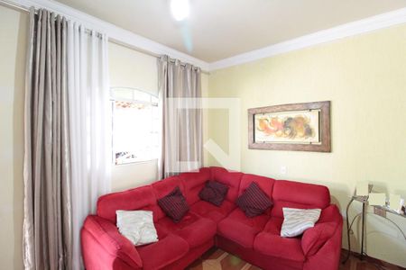 Sala de casa à venda com 3 quartos, 113m² em Jardim Guanabara, Belo Horizonte