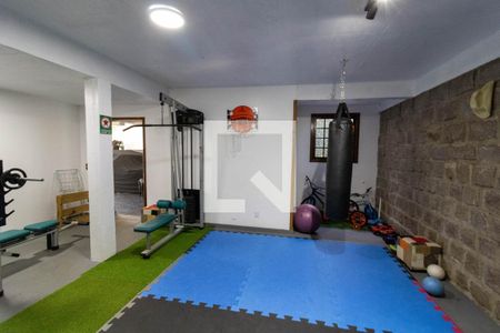 Casa à venda com 314m², 3 quartos e 3 vagas Casa à venda com 314m², 3 quartos e 3 vagasAcademia