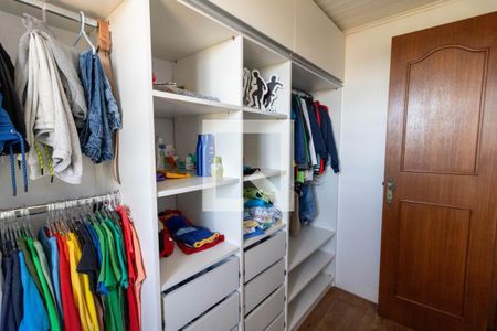 Casa à venda com 314m², 3 quartos e 3 vagas Casa à venda com 314m², 3 quartos e 3 vagasCloset do quarto 1