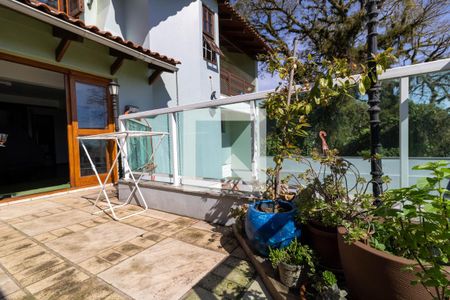 Casa à venda com 314m², 3 quartos e 3 vagas Casa à venda com 314m², 3 quartos e 3 vagasQuintal