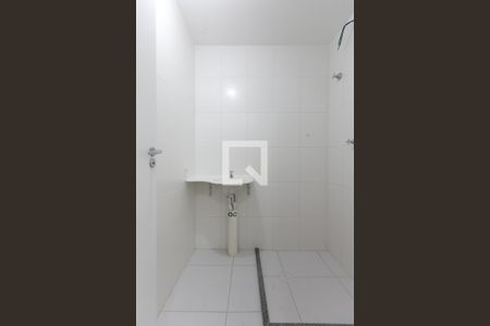 Banheiro  de kitnet/studio para alugar com 1 quarto, 27m² em Conjunto Residencial José Bonifácio, São Paulo