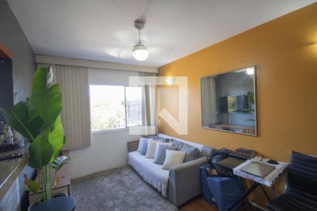 Sala de apartamento para alugar com 2 quartos, 67m² em Colubandê, São Gonçalo