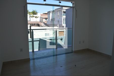 Suíte de casa à venda com 3 quartos, 100m² em Parque Xangri-lá, Contagem