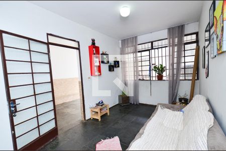 Sala de estar de casa à venda com 4 quartos, 104m² em Paraíso, Belo Horizonte