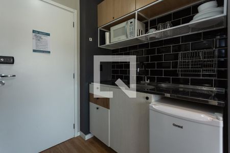 Cozinha de apartamento para alugar com 1 quarto, 20m² em Santa Cecília, Porto Alegre